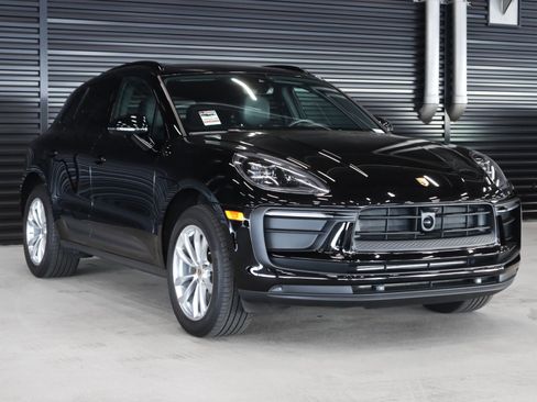 Used 2023 Porsche Macan image 7