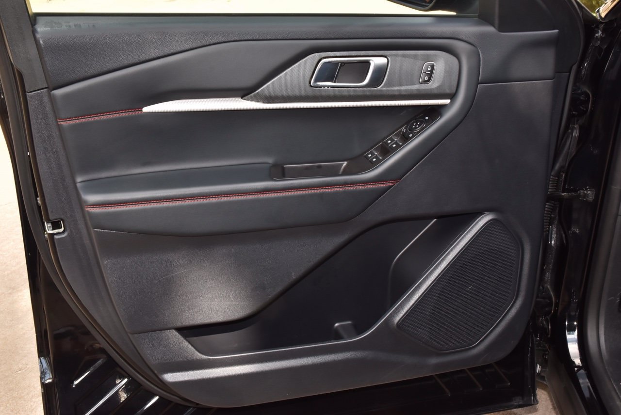Used 2025 Ford Explorer ST-Line w/ ST-Line Street Pack AWD/4WD image 36