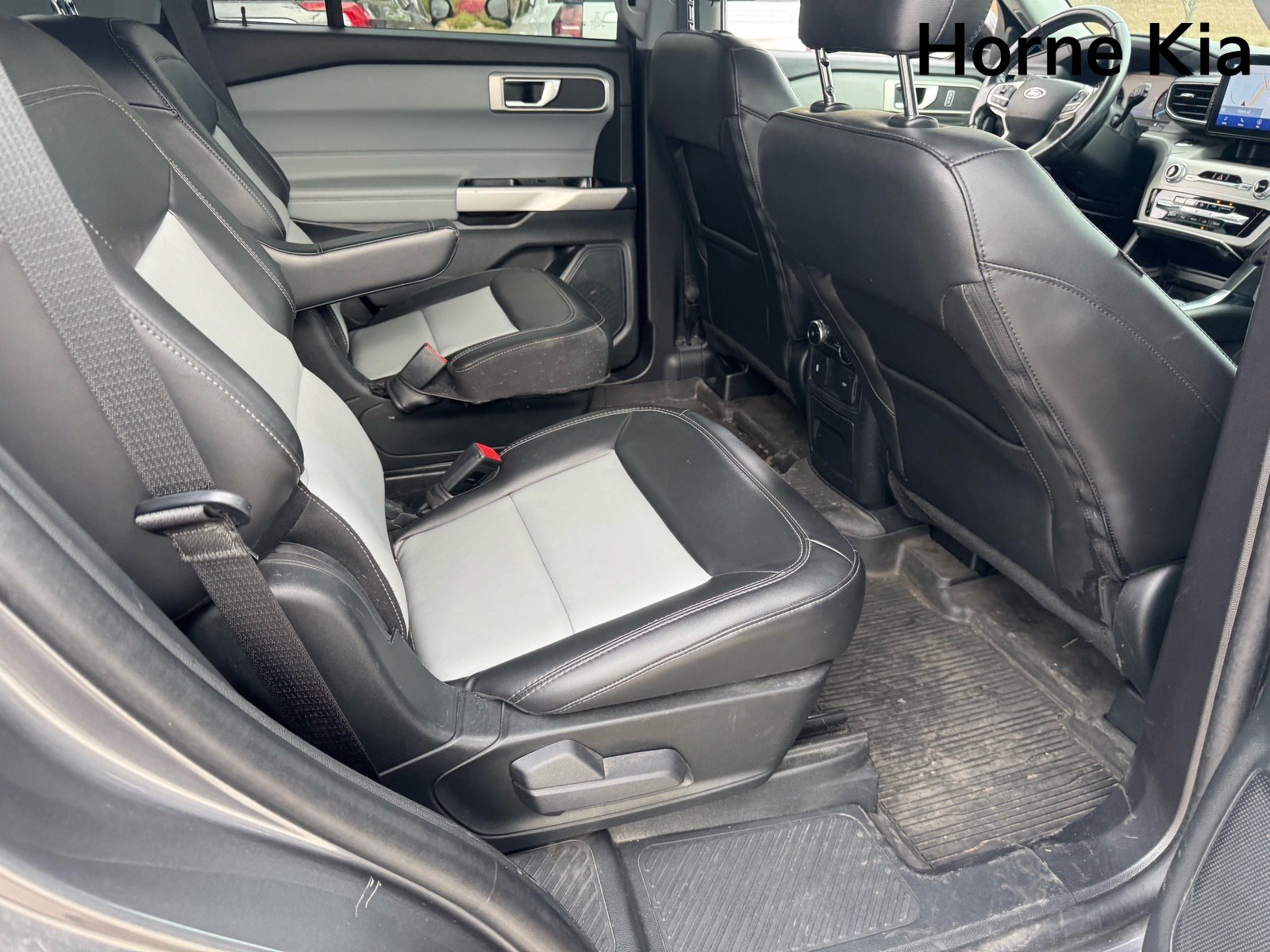 Used 2022 Ford Explorer XLT w/ Equipment Group 202A RWD image 30