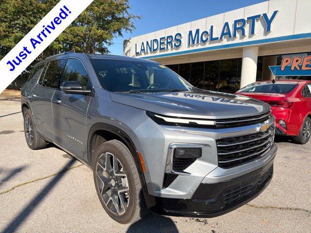 Used 2025 Chevrolet Traverse High Country FWD image 1