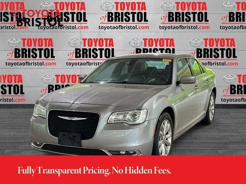 Used 2018 Chrysler 300 Touring L AWD/4WD image 8