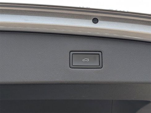 Used 2022 Volkswagen Tiguan SE R-Line image 41