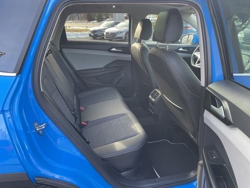 Certified 2023 Volkswagen Taos SE w/ Panoramic Sunroof Package image 10