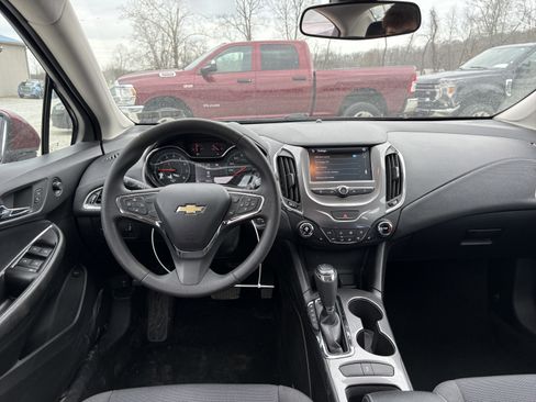Used 2018 Chevrolet Cruze LT w/ Convenience Package image 6
