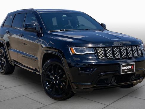 Used 2022 Jeep Grand Cherokee Laredo X RWD image 3