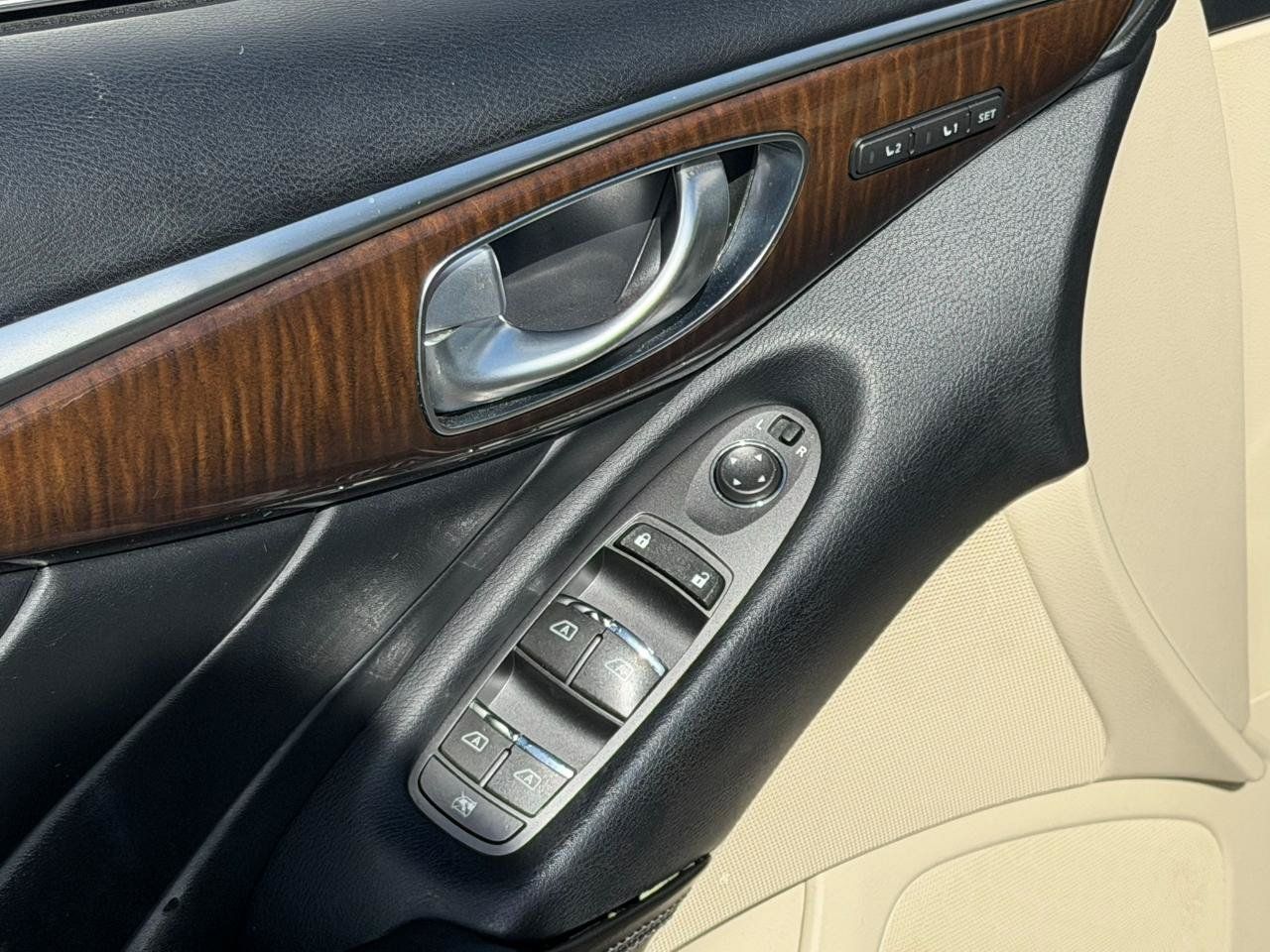 Used 2014 INFINITI Q50 Premium w/ Technology Package RWD image 29