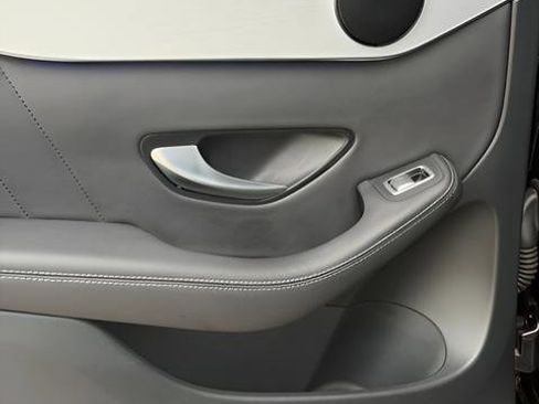 Used 2022 Mercedes-Benz GLC 300 4MATIC image 23