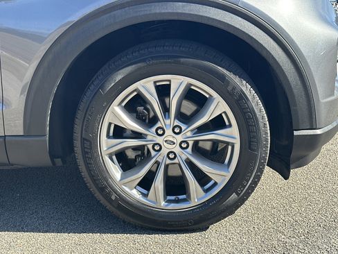 Used 2023 Ford Explorer Limited image 12