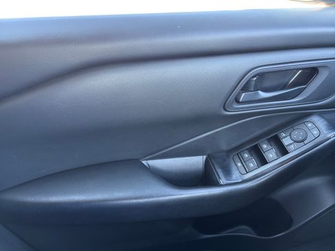 Used 2024 Nissan Rogue S FWD image 18