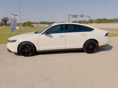 Certified 2025 Honda Accord SE image 4