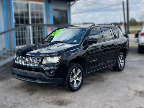 Used 2016 Jeep Compass Latitude image 1