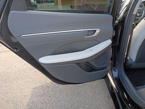 Used 2022 Hyundai Sonata Limited w/ Preferred Accessory Package image 16