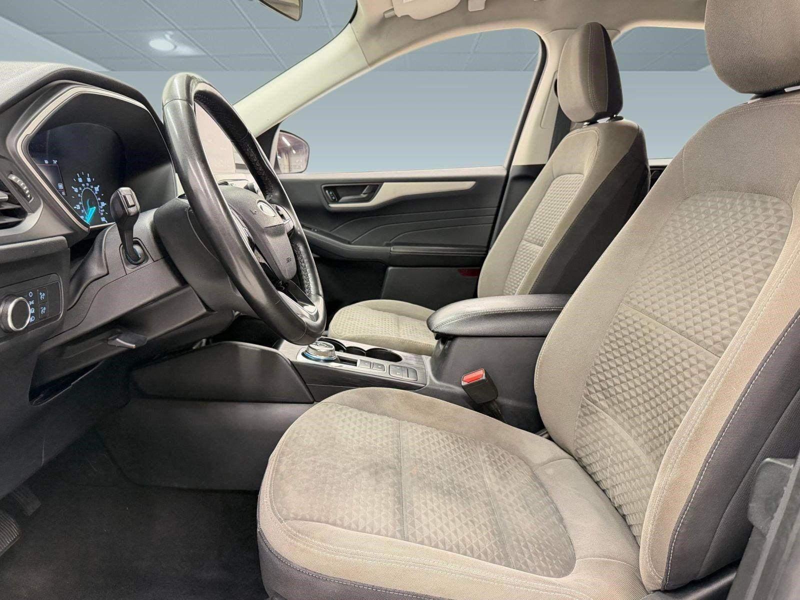 Used 2022 Ford Escape SE w/ SE Sport Appearance Package AWD/4WD image 4