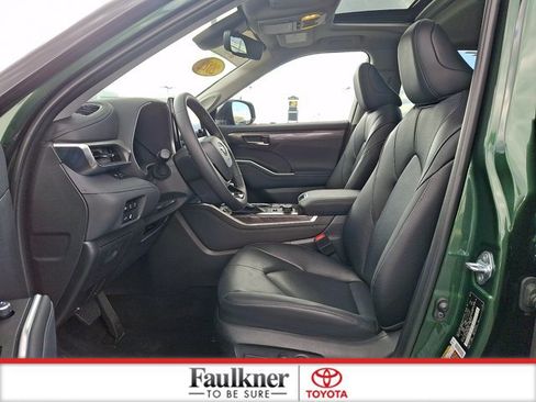 Certified 2025 Toyota Highlander Limited AWD/4WD image 13