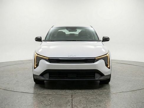Used 2025 Kia K4 LXS image 2