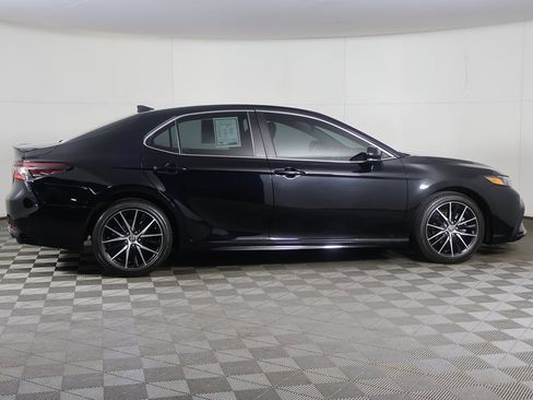 Used 2024 Toyota Camry SE image 17