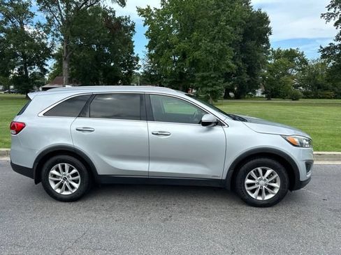 Used 2017 Kia Sorento AWD w/ LX Convenience Package image 29