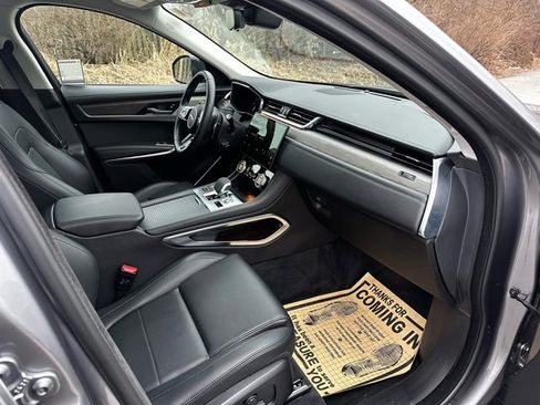 Used 2023 Jaguar F-PACE image 19