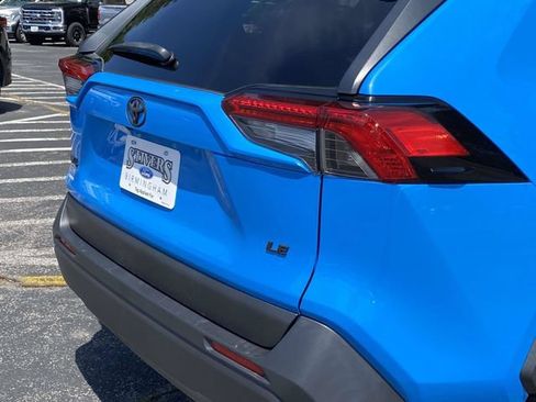 Used 2021 Toyota RAV4 LE FWD image 19