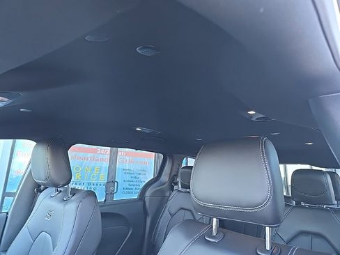 New 2026 Chrysler Pacifica Select w/ S Appearance Package image 33