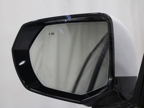 Used 2022 GMC Yukon XL Denali w/ Advanced Technology Package image 26