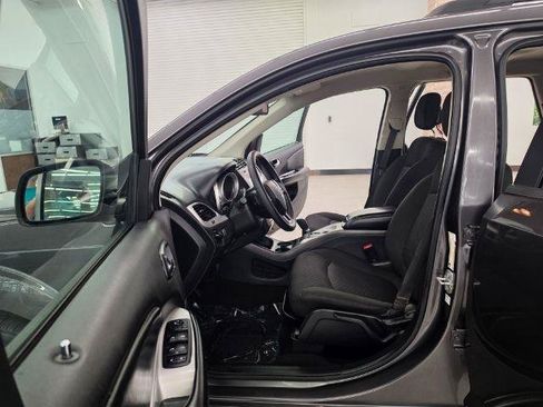 Used 2020 Dodge Journey SE FWD image 9