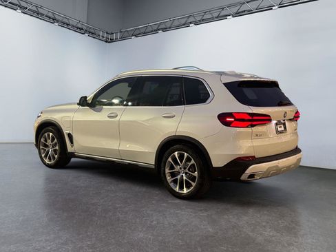 New 2026 BMW X5 xDrive50e image 5