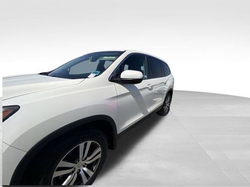 Used 2018 Honda Pilot EX image 2