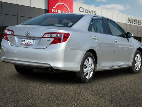 Used 2014 Toyota Camry LE FWD image 3