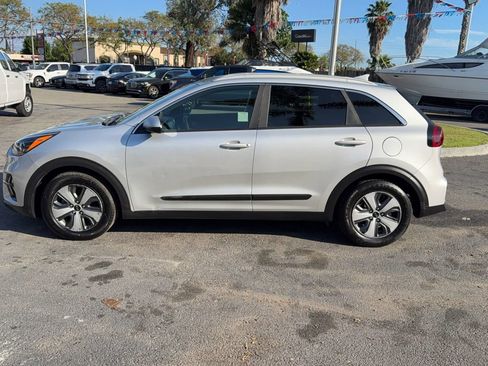 Used 2020 Kia Niro LX FWD image 5