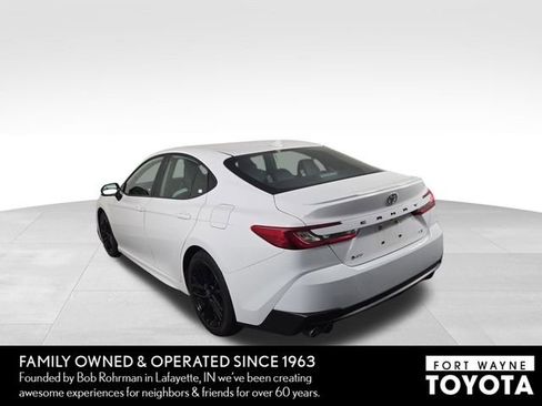 Used 2025 Toyota Camry SE FWD image 9