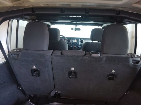 Used 2018 Jeep Wrangler Unlimited Sport S AWD/4WD image 17