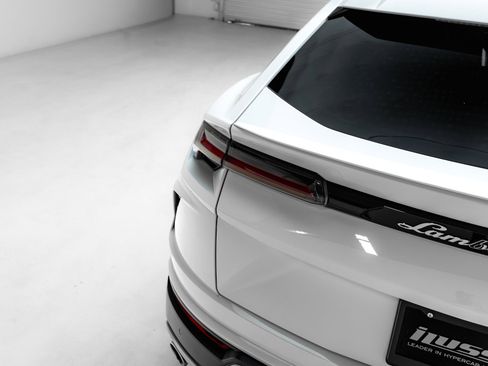 Used 2020 Lamborghini Urus AWD/4WD image 27