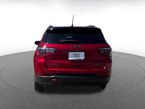 Used 2025 Jeep Compass Trailhawk AWD/4WD image 12