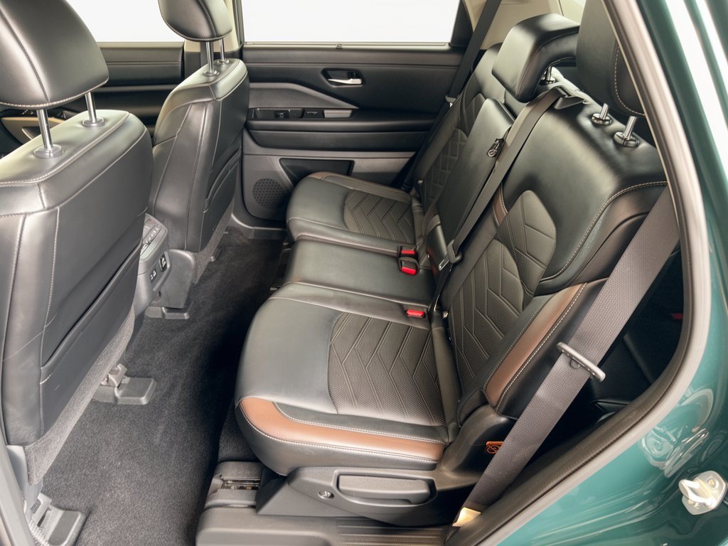 Used 2022 Nissan Pathfinder Platinum w/ Cargo Package AWD/4WD image 25