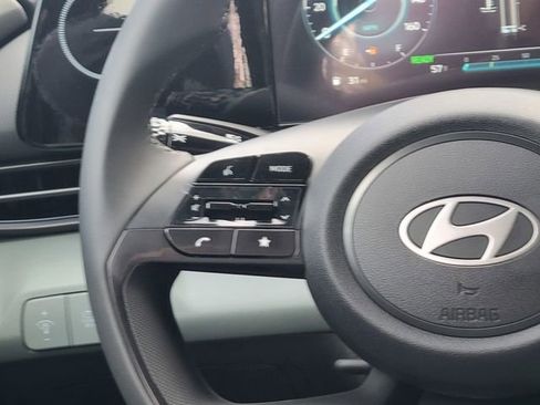 New 2025 Hyundai Elantra Limited FWD image 29