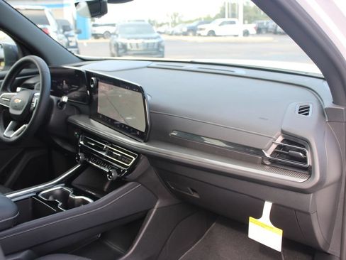 New 2027 Chevrolet Traverse LT w/ Driver Confidence Package FWD image 31