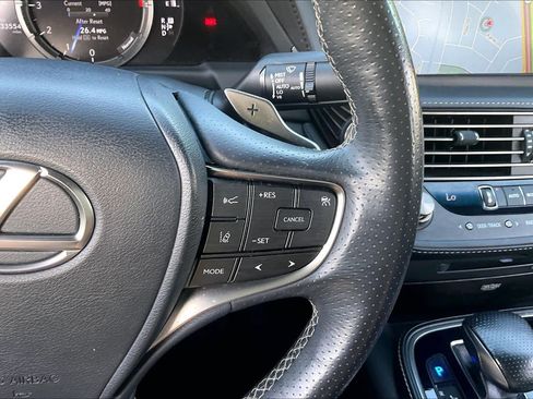 Used 2018 Lexus LS 500 F Sport w/ Accessory Package (Z2) AWD/4WD image 25