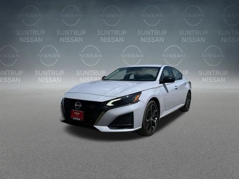 Used 2025 Nissan Altima 2.5 SR FWD image 32