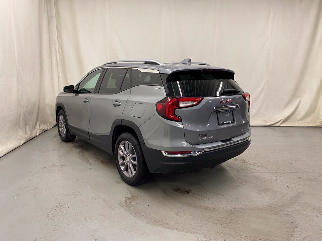 Used 2024 GMC Terrain SLT AWD/4WD image 5