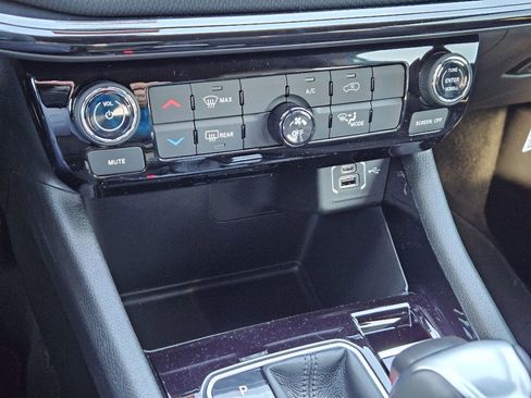 New 2026 Jeep Compass Latitude image 20