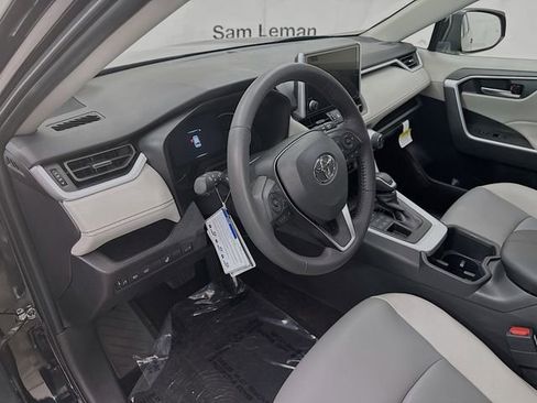 Used 2025 Toyota RAV4 XLE Premium w/ Weather Package AWD/4WD image 9