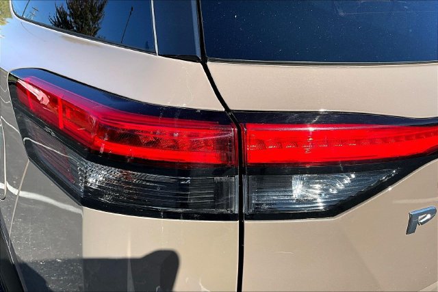 Used 2023 Nissan Pathfinder Platinum w/ Lighting Package (N93) FWD image 23