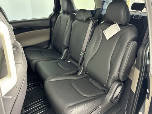 New 2026 Kia Carnival LXS image 26