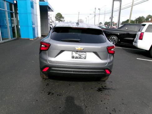 New 2026 Chevrolet Trax LS w/ LS Convenience Package image 4