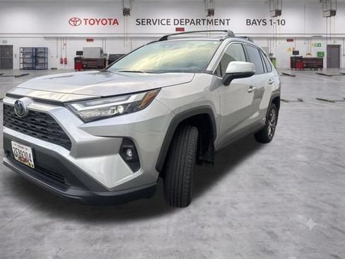 Used 2022 Toyota RAV4 XLE Premium AWD/4WD image 7