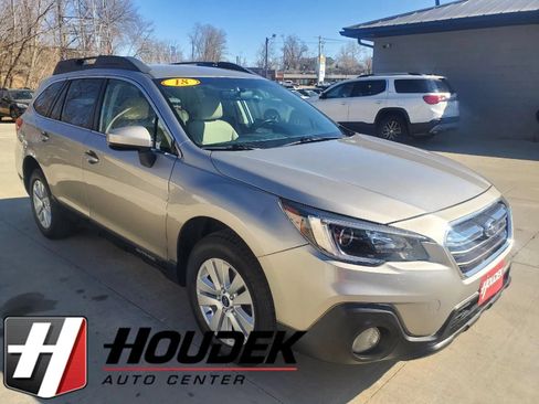 Used 2018 Subaru Outback 2.5i Premium AWD/4WD image 1
