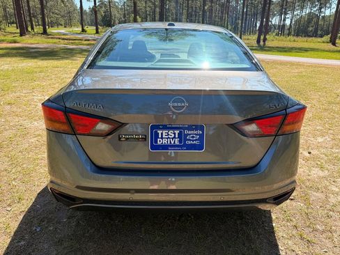 Used 2024 Nissan Altima 2.5 SV FWD image 4