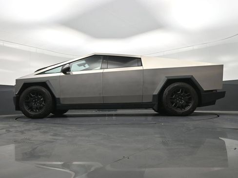 Used 2024 Tesla Cybertruck AWD Crew Cab image 28