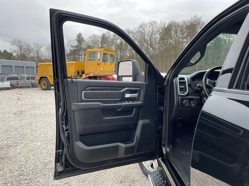 Used 2024 RAM 2500 Big Horn w/ Bed Utility Group image 24